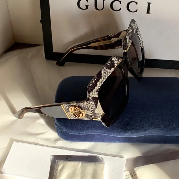 Gucci oversized square sunglasses!